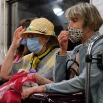 Пандемія коронавірусу в Києві не вщухає: скільки людей захворіли та померли за добу (інфографіка)