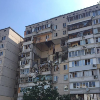 Три человека находятся под завалами дома в Киеве - СМИ