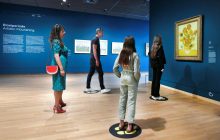 С разметкой и по предварительной записи: музеи Амстердама открылись после карантина (фоторепортаж)