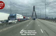 На столичном Северном мосту из-за аварии и ремонта возникли масштабные пробки (видео)