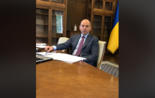 Депутат со стримом ворвалась на собеседование с кандидатами на должность главы НСЗУ (видео)