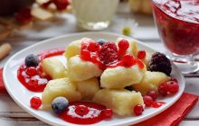 Ніжні й повітряні ліниві вареники з сиру: як приготувати неймовірну страву