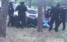 На Харьковщине вооруженные топором и дубинками молодчики разгромили полицейское авто (фото)