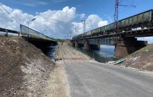 В Днепропетровской области рядом с разрушенным мостом открыли понтонную переправу
