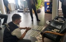 В Киеве задержали прокурора, который требовал 100 тысяч долларов взятки