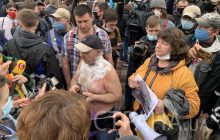 Мужчина пытался поджечь себя на митинге против Авакова в Киеве (видео)
