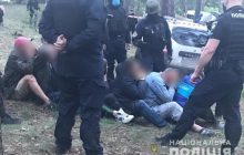 "Буду вас різати": з'явилося відео нападу на поліцейське авто під Харковом