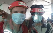 В Україну повертаються мандрівники, яким довелося півроку прожити на березі Гангу (фото)