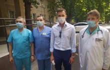 Шевченко разом з тренерами збірної України допоміг військовому шпиталю в Києві (фото, відео)
