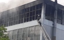 В Запорожье горела обувная фабрика "Мида" (фото)