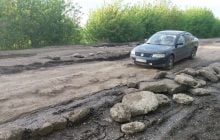 "It's as if the road was bombed": stressed-out driver posts photos of M13 highway in Mykolayiv region