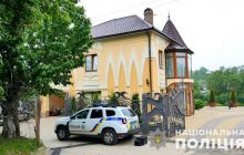 На Буковині іноземець під час втечі з місця злочину обстріляв правоохоронців: двоє поранених (фото, відео)