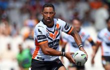 В Австралии спортсмена отправили на карантин из-за поцелуя с журналисткой (видео)