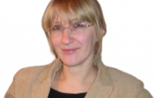 Наше суспільство абсолютно толерантне до сімейного насильства. Всі засуджують жертву - "Сама винна. Чому не пішла? Чому терпіла?"