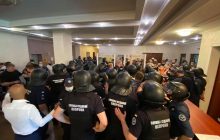 Стерненко будет ходатайствовать о большем судебном зале для размещения всех желающих