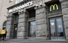 McDonald's не обслуживает онлайн на русском, в сети – дискуссия
