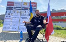 В Чехии закарпатец шестой день голодает под стенами завода (фото)