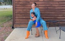 Кайли Дженнер позировала для обложки Vogue вместе с дочкой (фото)