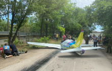 В Одессе возле гипермаркета упал самолет: один человек погиб (фото)