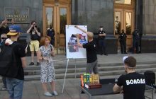 На Банковой активисты провели "урок для Зеленского" (видео)