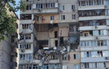 В доме на Позняках прогремел взрыв, разрушено несколько квартир, есть погибшие (фото, видео)