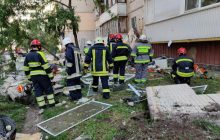 Вибух на Позняках: в ДСНС не стали коментувати можливу кількість людей під завалами