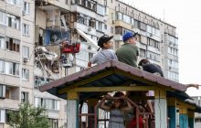 Zelensky keeps track of flat purchases for victims of residential building blast in Kyiv
