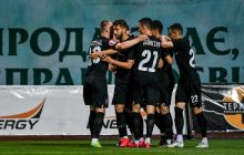 Фанаты клуба УПЛ арендовали автокран, чтобы посмотреть матч (фото)