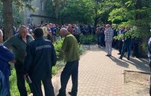 Рабочие завода "Электротяжмаш" бастуют и обвиняют и.о. гендиректора Бусько в уничтожении предприятия (видео)