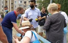 Піарники Тищенка зробили рекламу з роздачі лимонів постраждалим від вибуху на Позняках