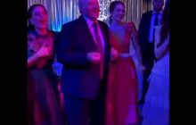 Лукашенко сплясал с выпускниками под песню Повалий (видео)