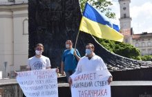 Услід за Києвом: у Львові пройшли акції протесту з вимогою звільнити Шкарлета з МОН (фоторепортаж)