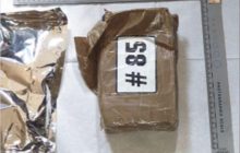 В Англії наркокур'єр випадково приніс велику партію кокаїну поліцейським (фото)