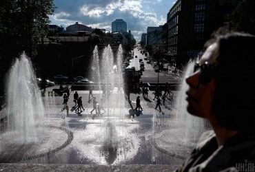 Експерти розказали, яка небезпека чекає під час купання у фонтанах та чому не варто дозволяти дітям лізти у воду