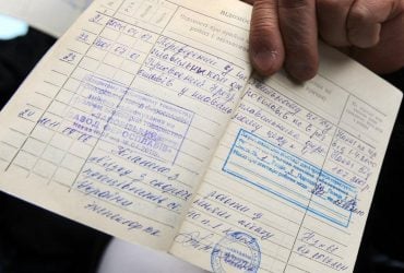 Как оцифровать свою трудовую: засчитают ли стаж без электронного документа