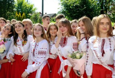 Пізніше, ніж зазвичай: як і коли пройде останній дзвінок 2023 року в Україні