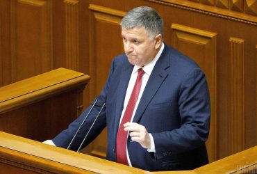 Не вам мене повчати, як треба Родіну любити: Аваков жорстко відповів депутату