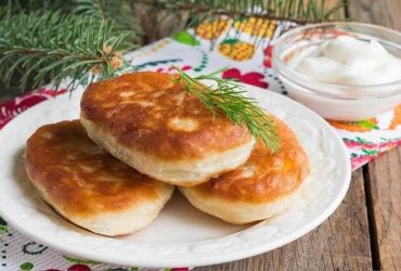 Румяные жареные пирожки: как приготовить вкусные и пышные на кефире