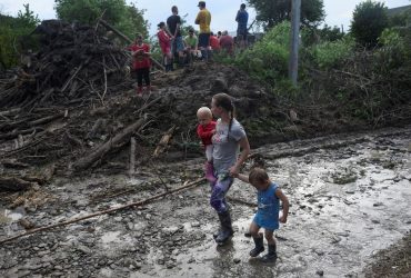 ООН рассказала, сколько детей лишились домов из-за бедствий, вызванных изменениями климата