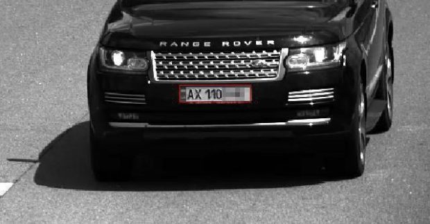 Два Range Rover устроили "гонки" на трассе Киев-Харьков (фото) — УНИАН