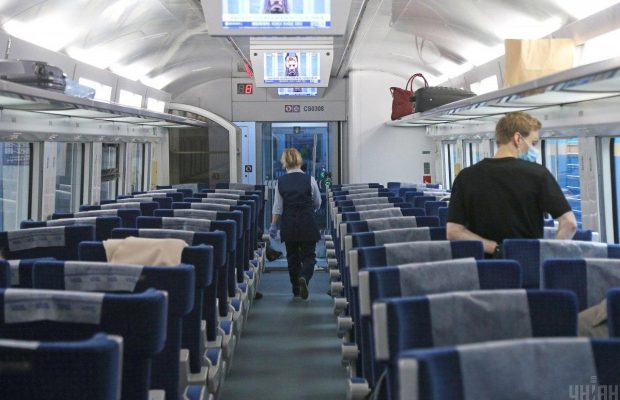 УЗ призначила на святкові вихідні два додаткових поїзди до Одеси