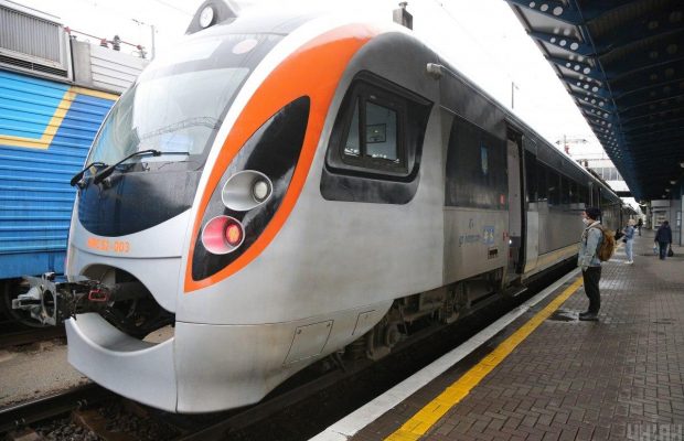 "Укрзалізниця" відкрила продаж квитків на новий маршрут до Польщі: графік та зупинки