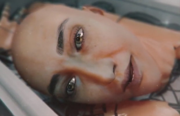 Лиса і з відрізаною головою: Лоліта шокувала мережу образом для нового кліпу (відео)