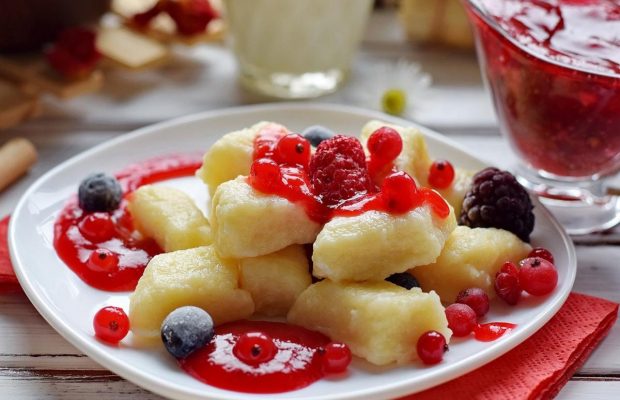 Ніжні й повітряні ліниві вареники з сиру: як приготувати неймовірну страву