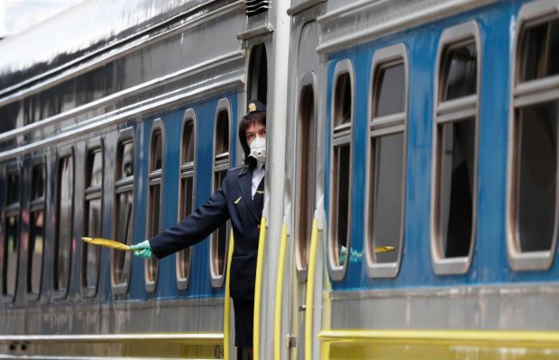 «Укрзалізниця» продовжує відновлювати курсування поїздів