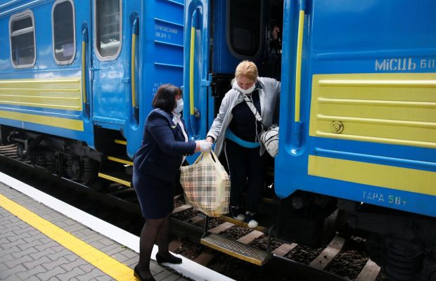 Поїзд Київ-Лисичанськ буде курсувати до Попасної
