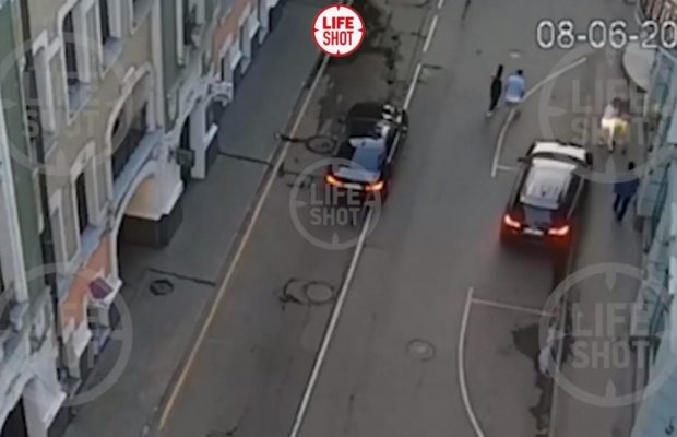 За годину до смертельного ДТП Єфремов ледь не збив чотирьох пішоходів (відео)