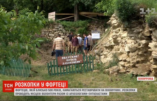 В Винницкой области энтузиасты пытаются реставрировать 500-летнюю крепость (видео)