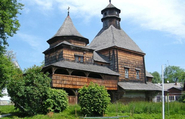 В Дрогобыче реставрируют колокольню одной из старейших деревянных церквей Украины