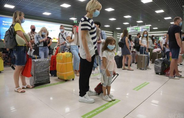 Відтепер в Україну пускатимуть іноземців тільки за наявності негативного ПЛР-тесту на COVID-19